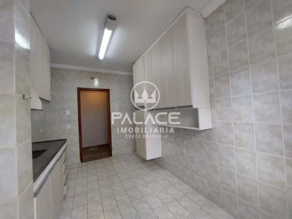 Imagem Garagem para 2 carros, sala 2 ambientes, lavabo, cozinha com armários, banheiro social, 3 dormitór...