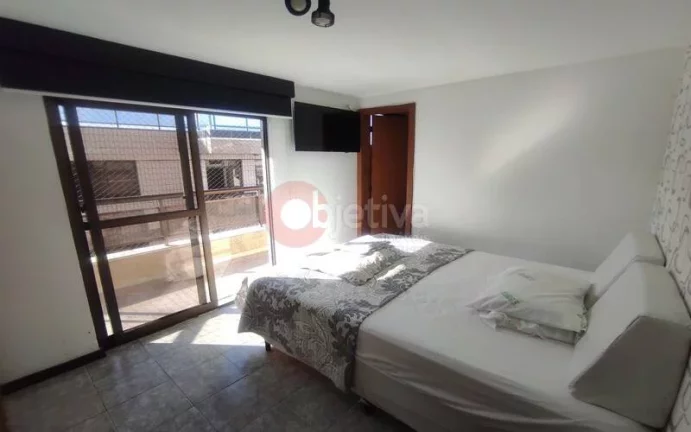Imagem Cobertura a venda com 4 quartos (2 suítes) no bairro Algodoal - Cabo Frio