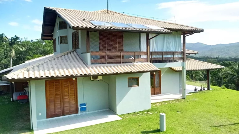 Imagem Chácara com 4 Dormitórios à Venda, possui Piscina, Área de 78.000 m² - Ratones - Florianópolis/SC