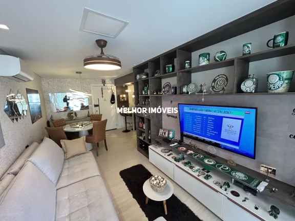 Imagem Apartamento á venda com 02 dormitórios em condomínio frente mar no centro de Balneário Camboriú.