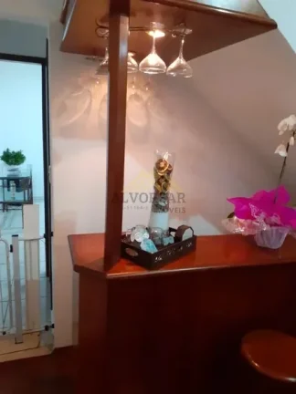 Imagem Sobrado Impecável com 3 Dormitórios e Charme Inaualável!