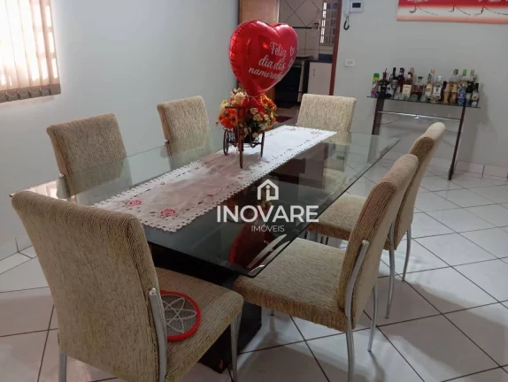 Imagem Casa com 3 dormitórios à venda, 240 m² por R$ 750.000,00 - Residencial Jardim Primavera - Itumbiara/GO