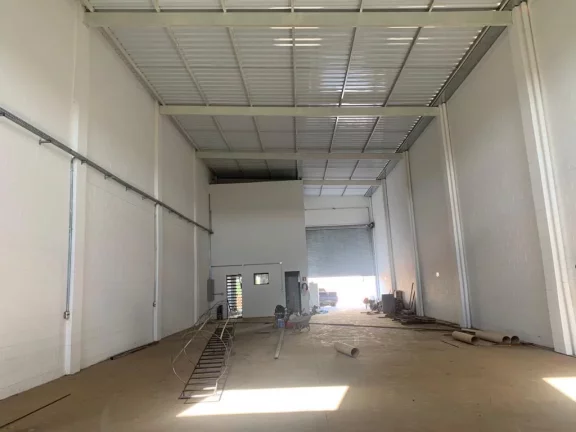 Imagem Barracão: Área do Terreno: 820,00 m² Área Construída 820 m² - Com recepção; 02 sala; 06 banh...