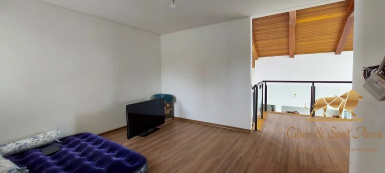 Imagem Casa com 350m² no Alto no Capivari em Campos do Jordão/SP