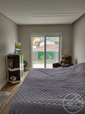Imagem Vendo casa semi nova em Estreito Florianópolis SC, três suítes, lavabo.