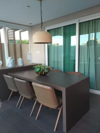 Imagem Casa de Luxo no Condomínio Ravines - Espaço, Conforto e Elegância