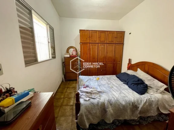 Imagem Esta excelente casa está situada a apenas 5 minutos da orla de Caraguatatuba, no bairro Poiares, um...