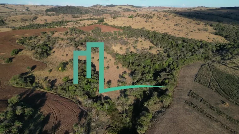 Imagem Fazenda entre Cassia e Passos