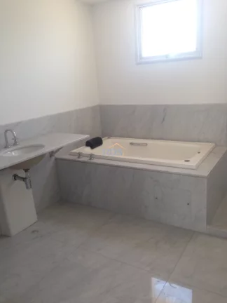 Imagem Vende Cobertura de 606m² com 4 suítes, 5 vagas e depósito privativo no Campo Belo.