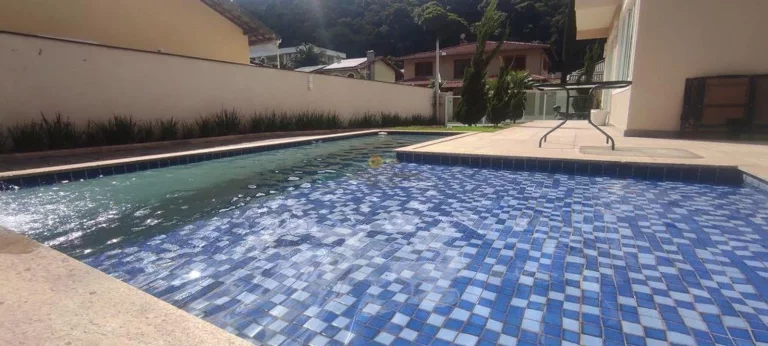 Imagem Casa em Condomínio para Venda em Teresópolis / RJ no bairro Prata