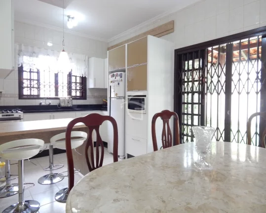 Imagem CASA NO AMÉRICA COM AMPLO TERRENO!