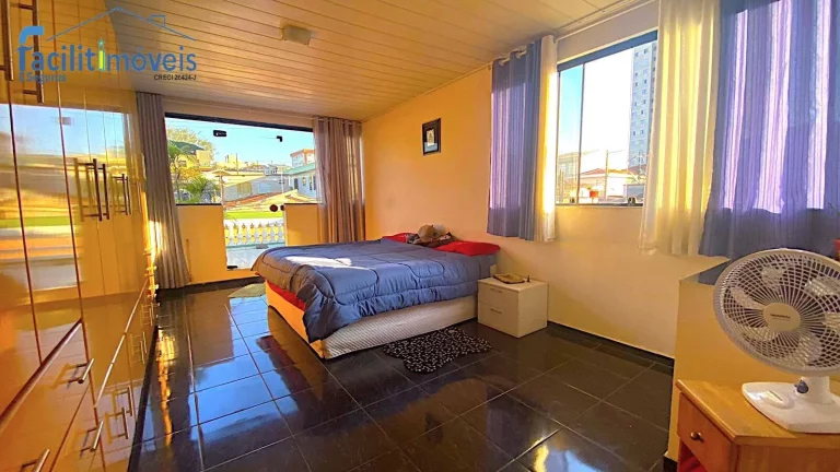 Imagem Excelente Sobrado com 4 quartos, 3 banheiros e 2 vagas cobertas