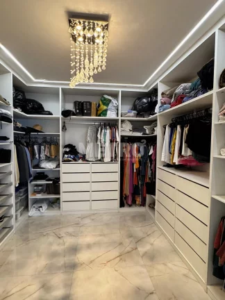 Imagem Casa à venda, no Alphaville com 4 suítes, todas com closet, Gourmet com piscina.
