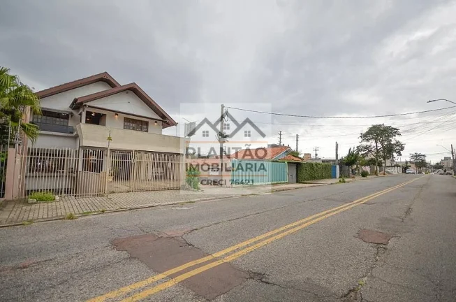 Foto do imóvel: Casa Triplex a Venda no bairro Pinheirinho - Curitiba, PR
