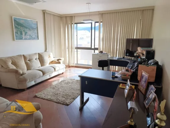 Imagem Vendo Amplo Apartamento no Centro de Nova Friburgo