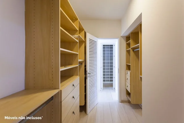 Imagem Apartamento 276M² Reformado, 3Q, 3 Suítes, 3 Banheiros, 4 Vagas, Varanda, Piscina, Academia, Churrasqueira, Salão de Festas, Playground, Split.