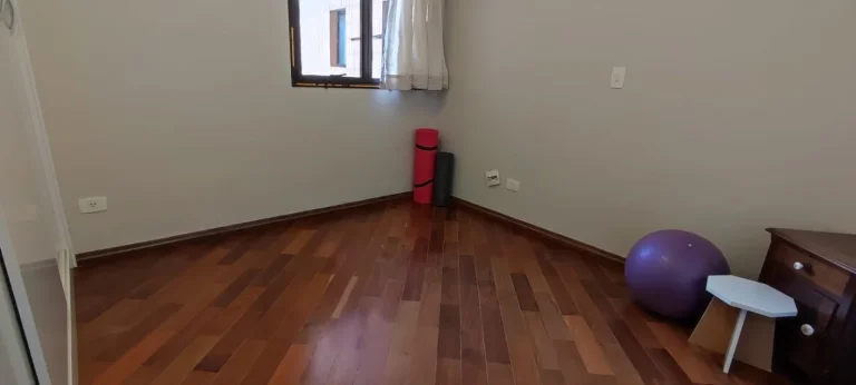 Imagem Apartamento 148 M², 3Q, 2 Suítes, Suíte com hidromassagem, 2 salas, lareira, 4 banheiros, 3 vagas, dependência completa de serviço, academia, sauna.