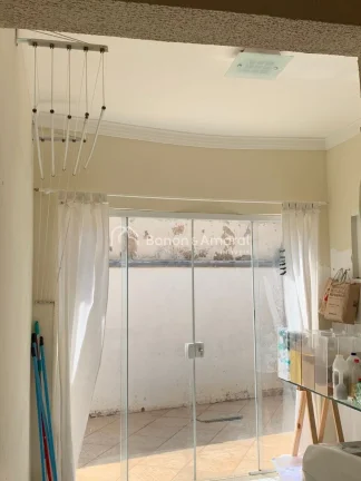 Imagem Casa térrea a venda no Taquaral, 3 quartos e armários planejados, sendo 1 suíte, banheiro social,...