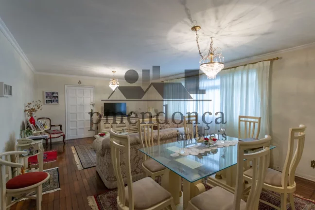 Imagem Apartamento de 132m² em Higienópolis, 3 quartos (1 suíte) e 1 vaga demarcada e livre.