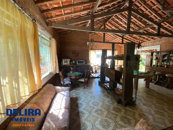 Imagem Sítio à venda com piscina,2 casas com um ótimo espaço.