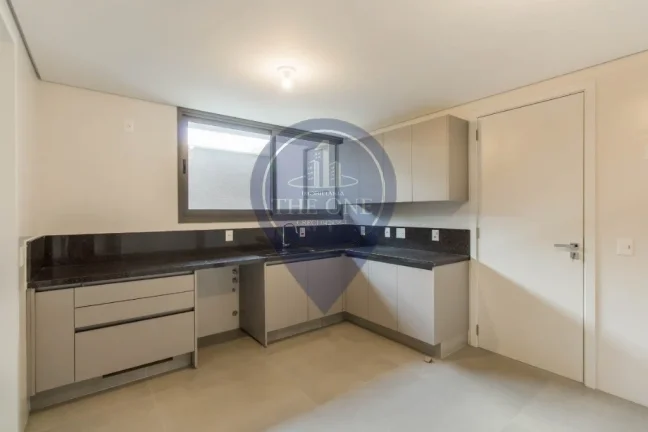Imagem Luxuosa casa à venda em São Paulo-SP, Alto de Pinheiros: 4 quartos, 4 suítes, 5 banheiros, 6 vagas, 371 m². Imperdível!