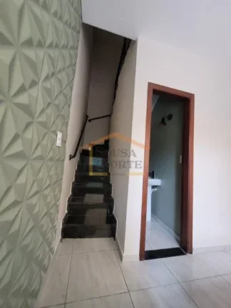 Imagem Casa em condomínio com 65,25 m², 2 dormitórios, 1 banheiro, 1 lavabo, armários na cozinha e banh...