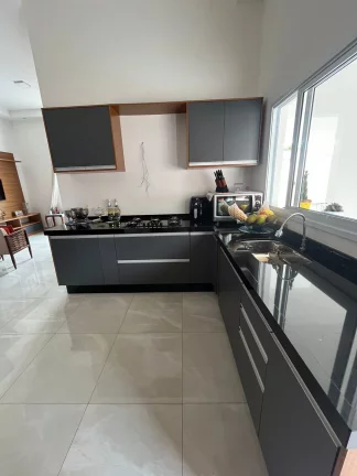 Imagem Residência Excepcional no Centro de Quadra, SP - Viva em Luxo e Conforto Absolutos!