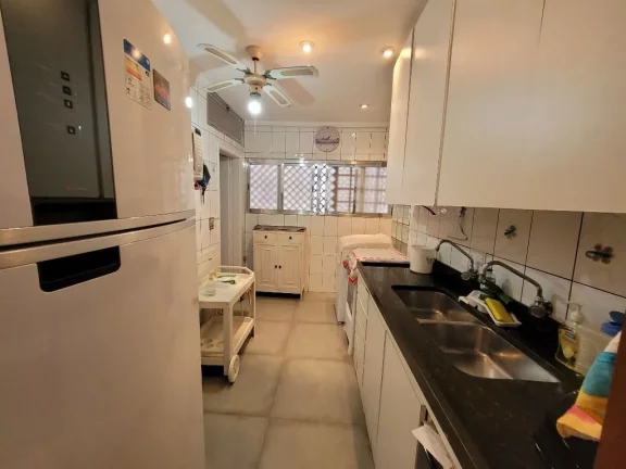 Imagem PITANGUEIRAS – CALÇADÃO COM LINDA VISTA AO MAR, AMPLO APARTAMENTO COM 90 M² ÚTEIS, 01 VAGA DE GARAGEM NO PRÉDIO, LOCALIZAÇÃO PRIVILEGIADA.