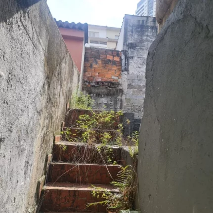 Imagem Esta espaçosa casa de 381 metros quadrados é ideal para uso residencial e comercial, situada em um...