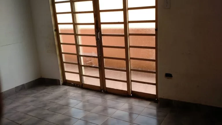 Imagem Sobrado com 6 dormitórios à venda, 178 m² por R$ 400.000,00 - Jardim Imperial - São José dos Campos/SP