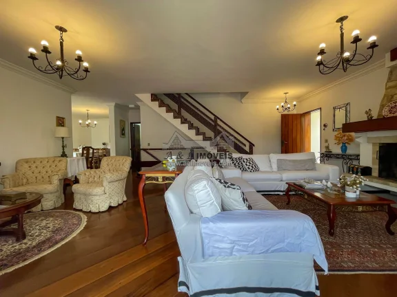 Imagem Casa à venda em Campos do Jordão - Com 4 dormitórios próximo ao Capivari