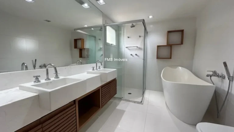 Imagem Imperdível oportunidade: Apartamento de luxo com 3 quartos e 3 suítes em Moema, São Paulo - 210m² e 3 vagas de garagem!