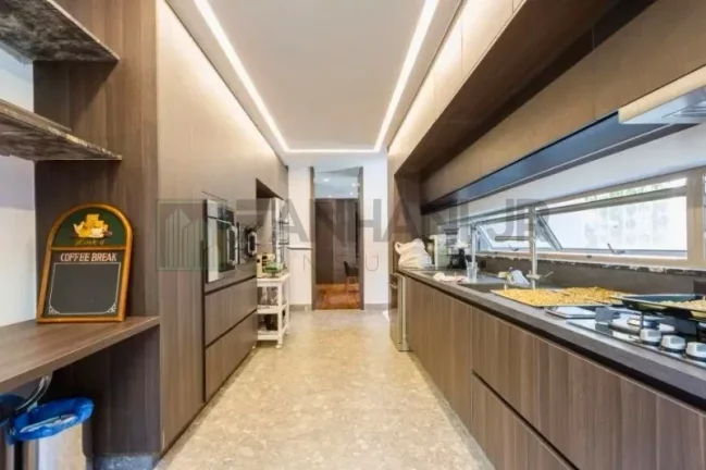 Imagem Oportunidade única: Casa de Alto Padrão no Jardim Europa, São Paulo-SP, com 4 quartos, 4 suítes e 8 vagas de garagem!