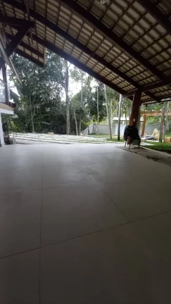 Imagem Vendo esta maravilhosa casa em Condomínio fechado. Nova Friburgo.