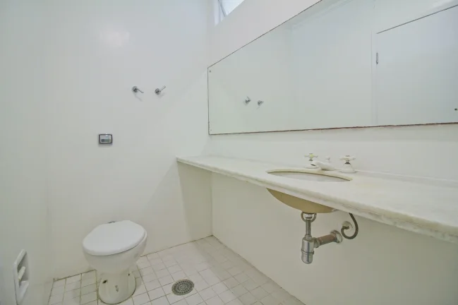 Imagem Apartamento 134M² Reformado, 3Q, 1 Suíte, 2 Banheiros, 1 Vaga, Banheira.