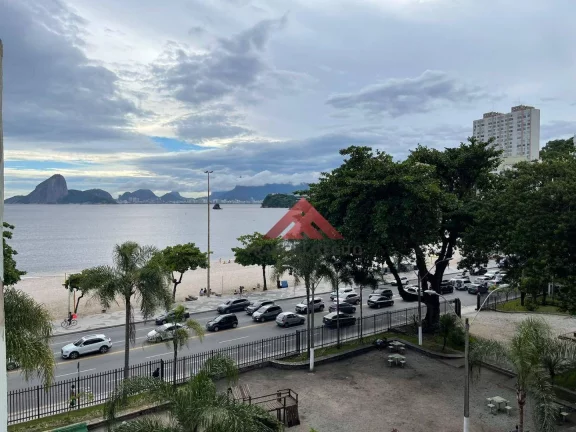 Imagem Praia de IcaraíVenha morar num charmoso apartamento com 3 quartos, sendo 1 suíte com armários embutidos, na Praia de Icaraí, ao lado da UFF (Reitoria)