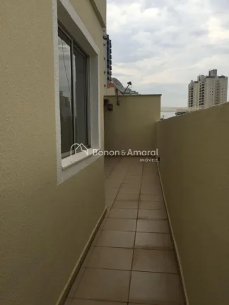 Imagem Com 138m² de área privativa, o imóvel oferece uma ampla sala para dois ambientes (jantar e estar)...