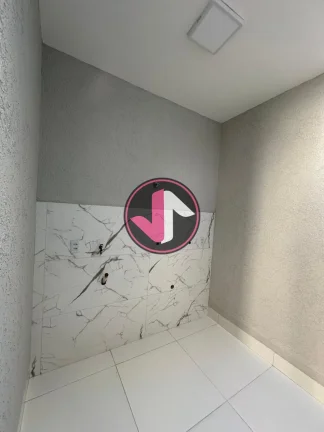 Imagem Este parece ser um anúncio bastante detalhado de uma propriedade no Bairro Jardim Califórnia, em C...