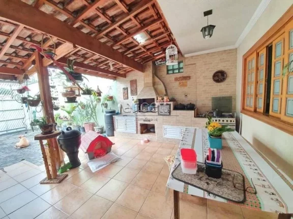 Imagem Sobrado com 170 metros quadrados de área construída, ampla sala com lareira e teto rebaixado com s...