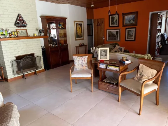 Imagem Vendo esta luxuosa casa no bairro Conego . Nova Friburgo.