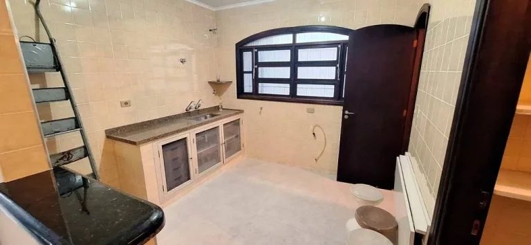 Imagem CASA LADO PRAIA PROXIMA AO CENTRO 4 DORMITORIOS