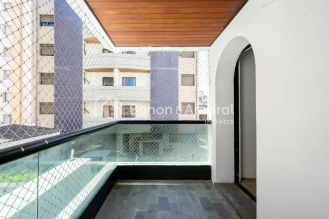 Imagem Apartamento aconchegante à venda, com 4 quartos, sendo 1 suíte, e 4 banheiros no total. Bem arejad...