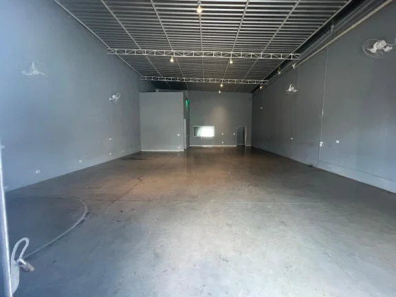 Imagem Salão Comercial de 230m² à Venda ou Locação no Jardim Itaguaçu, Salto-SP: A Oportunidade que Você Procura!