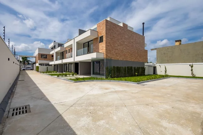 Imagem SANTA FELICIDADE Triplex em Condomínio - 3 quartos. 1 suíte. 2 vagas.