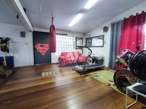 Imagem Casa Térrea com 3 quartos, 4 vagas e edícula - São Vicente / SP