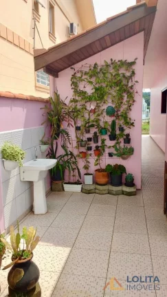 Casa à Venda - 2 Pavimentos e 3 quartos, em Santo Amaro da Imperatriz/SC