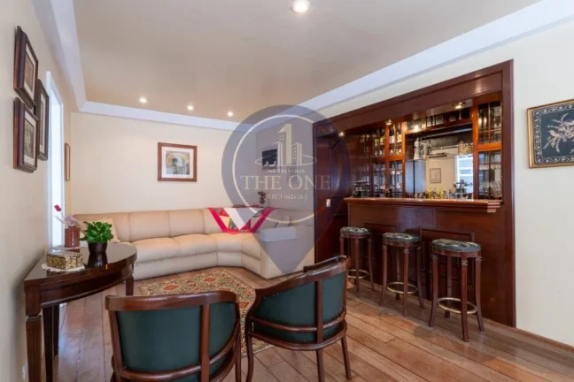 Imagem Apartamento de Luxo em Pinheiros: 4 Quartos, 2 Suítes, 5 Banheiros, 2 Vagas de Garagem, 224m² - São Paulo-SP.