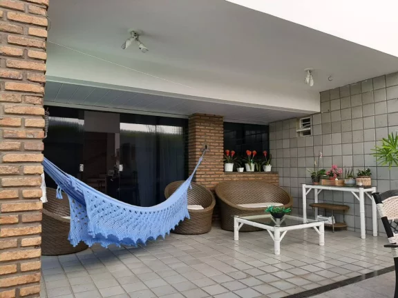 Imagem Casa à venda no bairro Suissa - Espaçosa com 5 quartos e 4 vagas de garagem!
