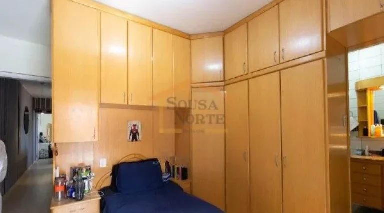 Imagem Sobrado com 250 m² de área construída, composta por 3 dormitórios, sendo 2 suítes, sala ampla, ...