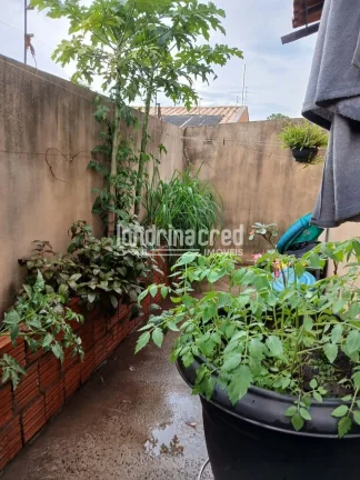 Imagem Casa no Antares, Zona Leste de Londrina | 3 Dormitórios, Sala, Cozinha Planejada, 2 Vagas de Garagem, 70m² de Área Útil | Oportunidade Imperdível!